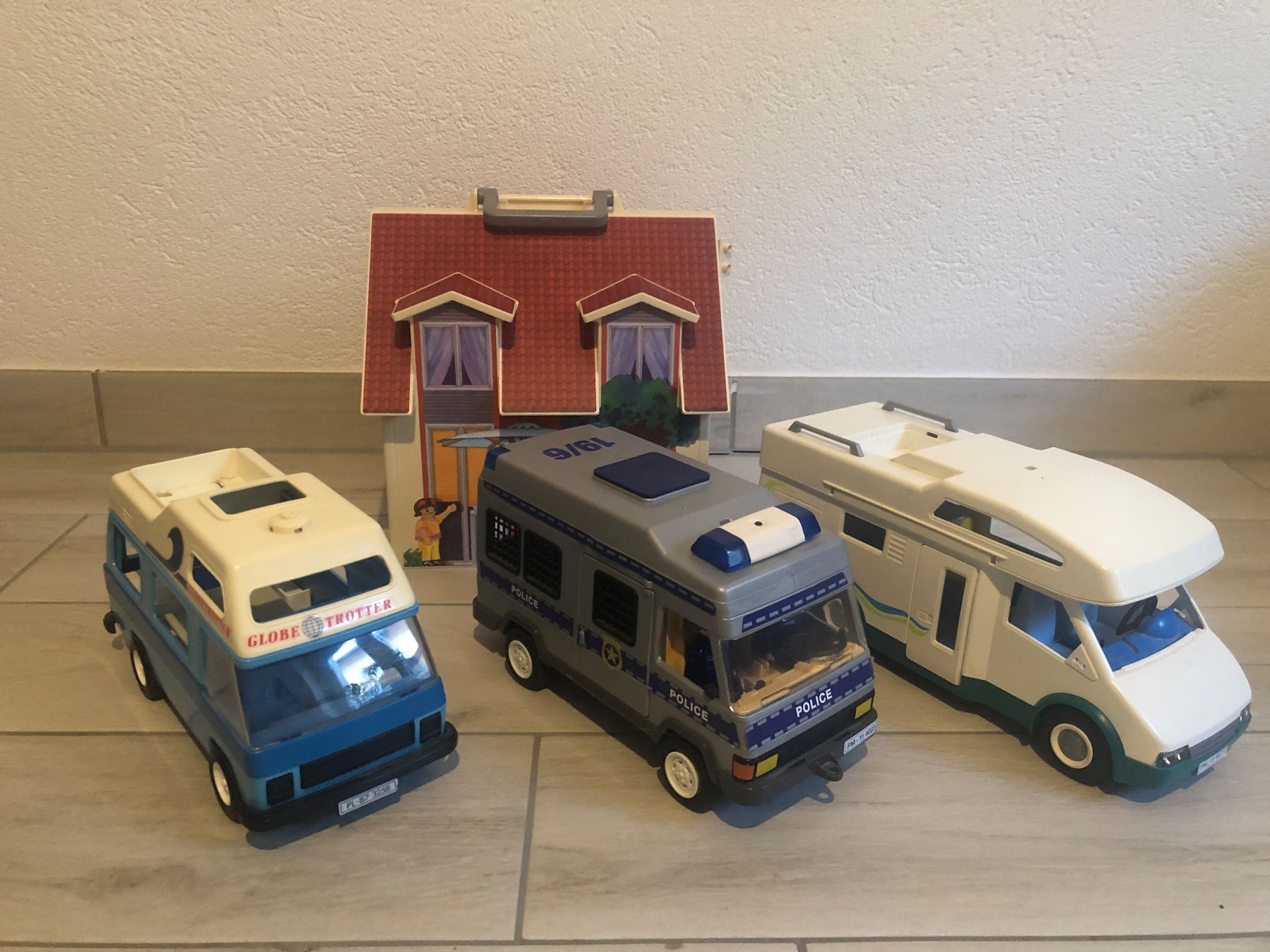 Playmobil Giocattoli: Playmobil Camper Wohnwagen Polizei Haus – Nuovo (secondo la descrizione) da allschwil venduto da Admin1456 1
