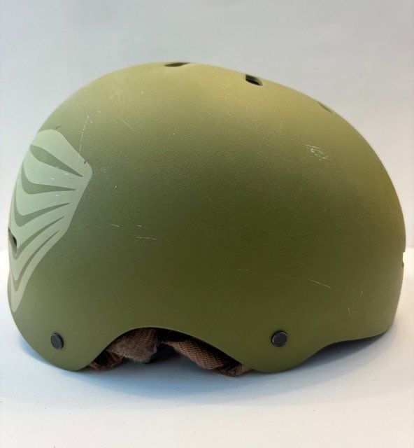 Casques: Kinderfahrrad und Skatebordhelm – D'occasion à Basel par dav_b5gb