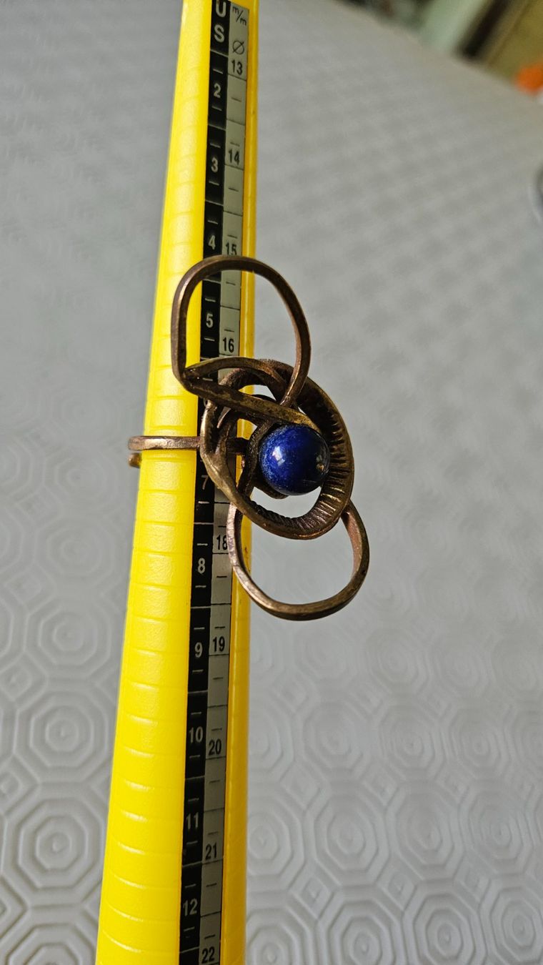 Anelli: Anello artigianale tg.54 in rame con lapislazzuli – Usato da Melano venduto da H-Sara