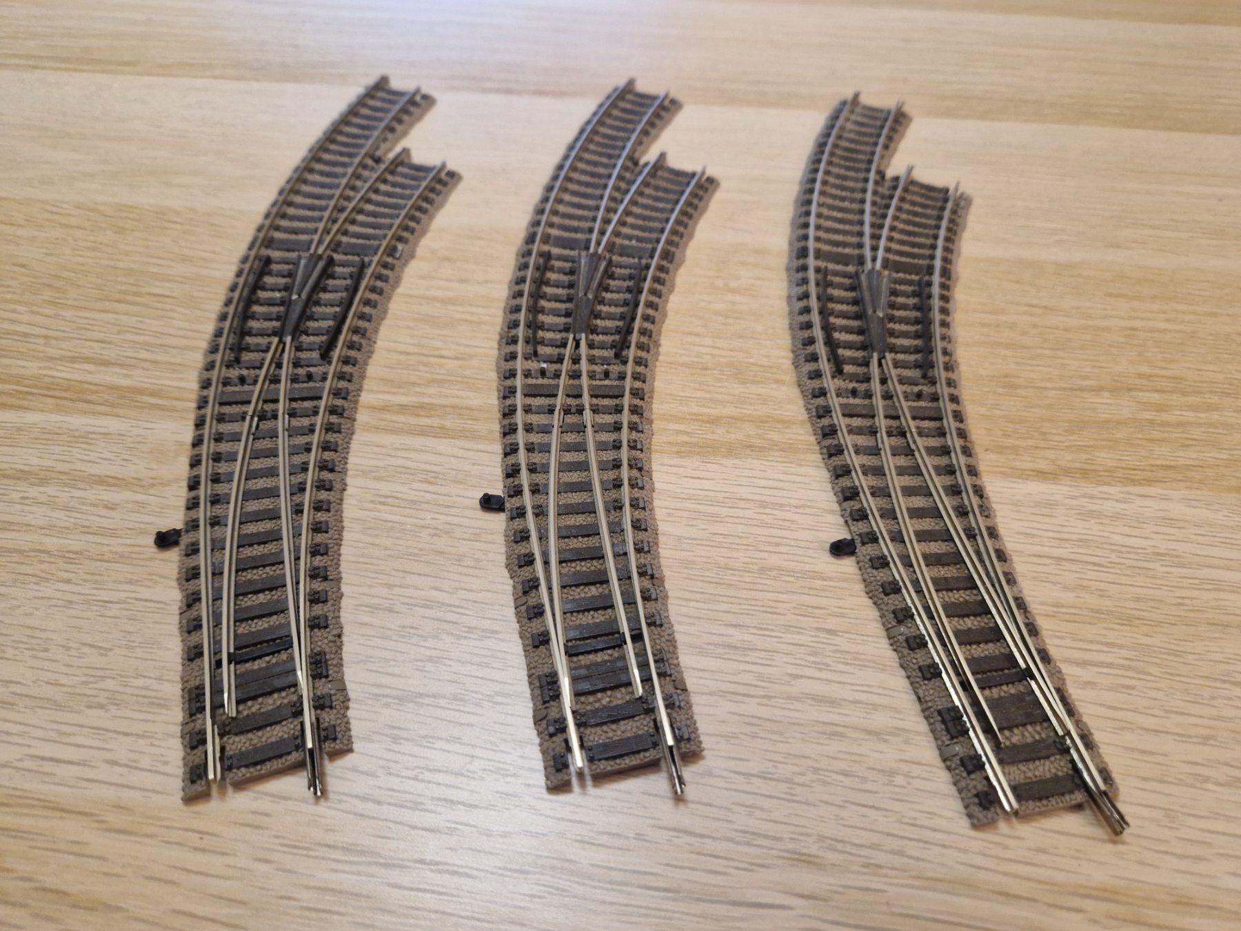 Fleischmann Modellini di ferrovie: Fleischmann 3 x 6142 R Bogenweichen H0 – Usato da St-Aubin-Sauges venduto da tantome 1