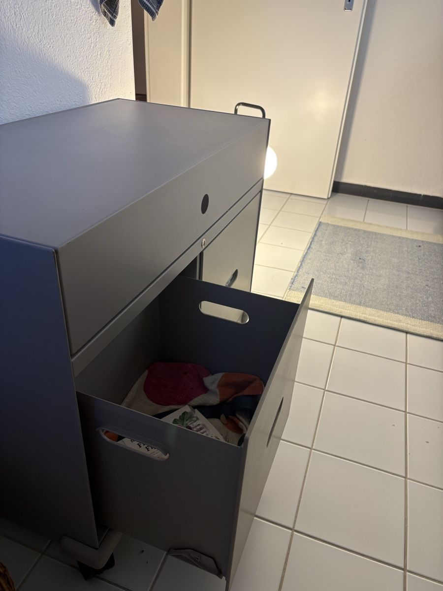 Vitra Korpus: Vitra Büroschrank auf Rollen hellgrau 77cm hoch – Gebraucht aus Luzern von siebensachen02 3
