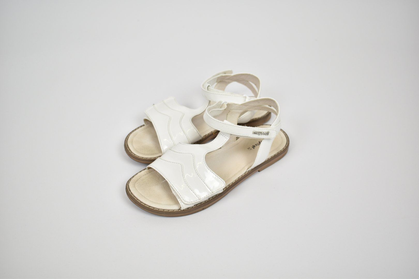 Mayoral Schuhe für Mädchen: Mayoral Sandalen, Mädchen, Gr.37, Lackoptik – Gebraucht aus Nürensdorf von 2ND_STORY