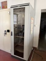 Alumatic AG Serverschrank 42HE mit Netzwerkhardware