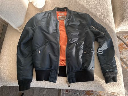Stylische Bomberjacke für den Frühling – EU-Größe M