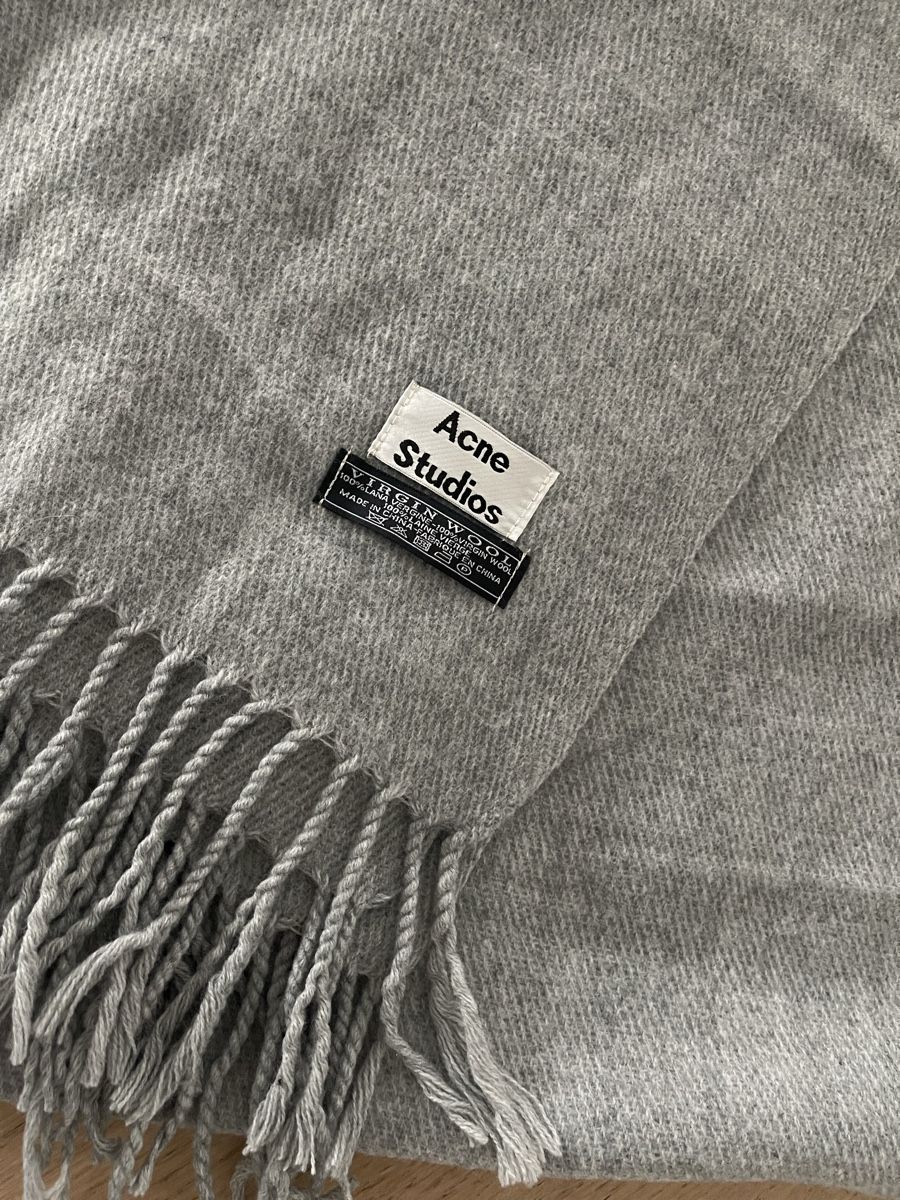 Acne Studios Foulards & écharpes: Schal, Decke, Hellgrau – Neuf (Voir description) à Wetzikon ZH par man_7mn7 2