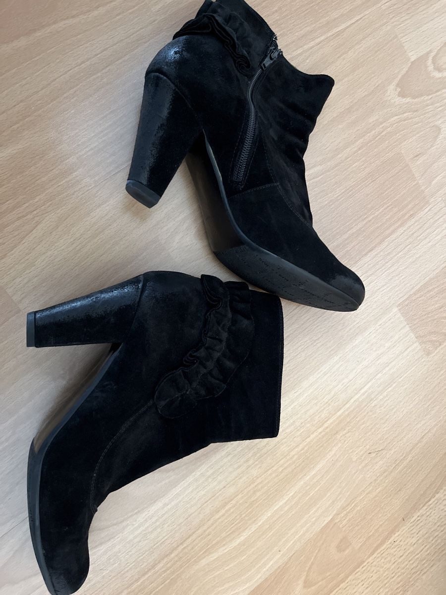 Scarpe da donna: Stiefelette aus echt Wildleder – Usato da Zell ZH venduto da Spring1509