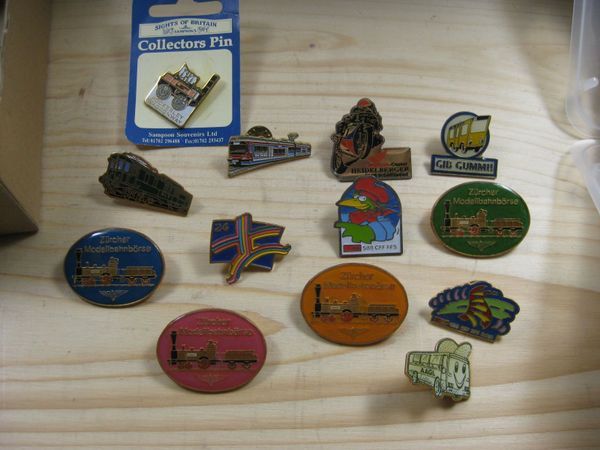 Plaquettes & Badges: Lot Pins – D'occasion à Malters par Marosko