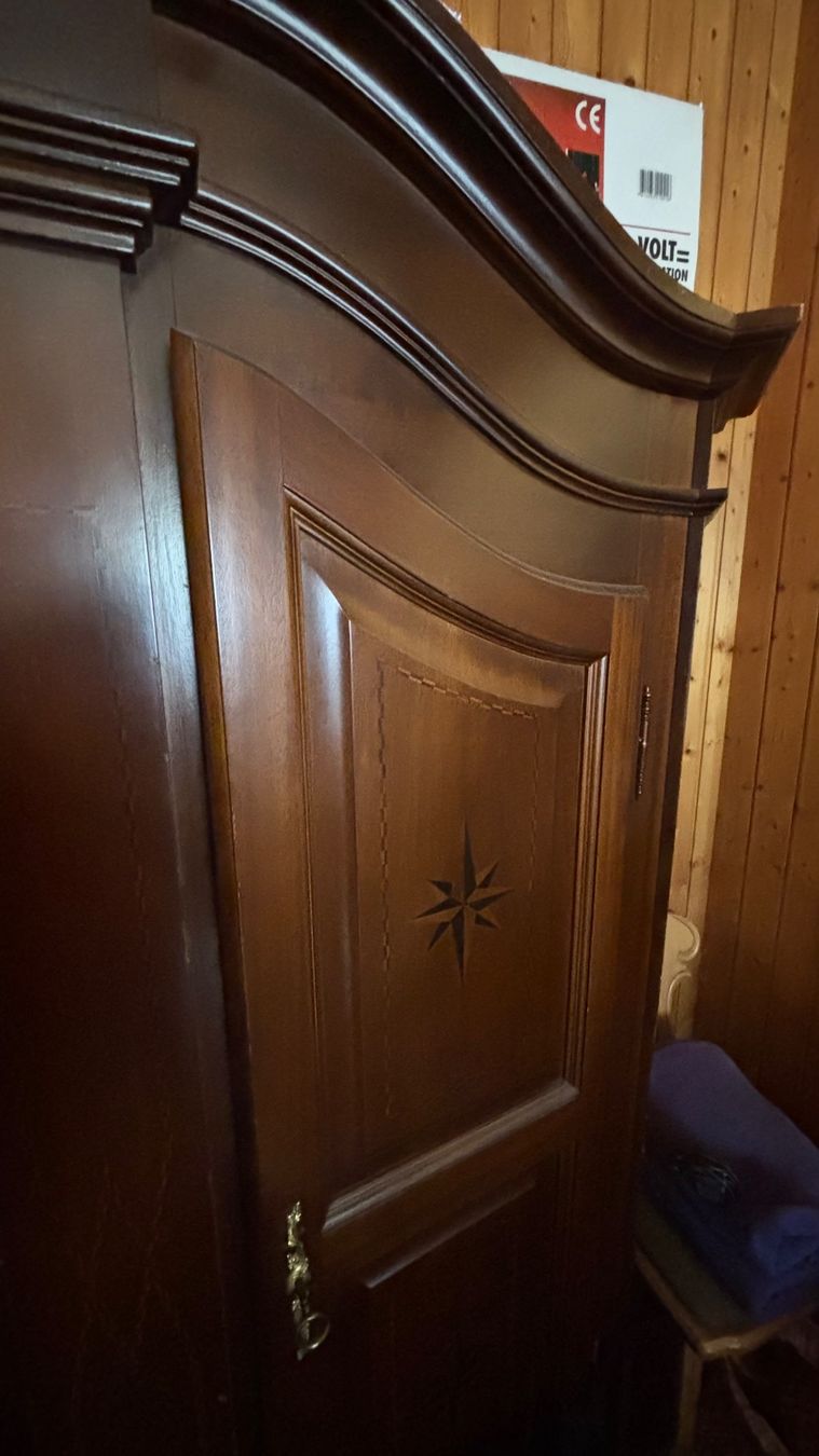 Armadi: Rustikaler Bodensee-Schrank mit schöner Patina – Usato da Urnäsch venduto da Peckinpah 1