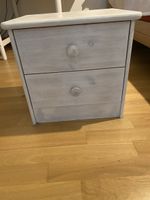 Kleines Nachttischli aus Kiefernholz „shabby chic“