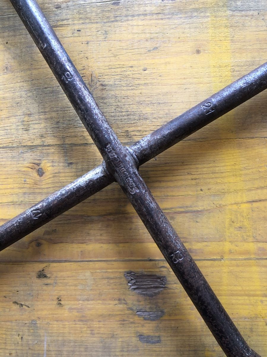 Tous les outils: Radkreuz – D'occasion à Riehen par Love-and-Peace 1