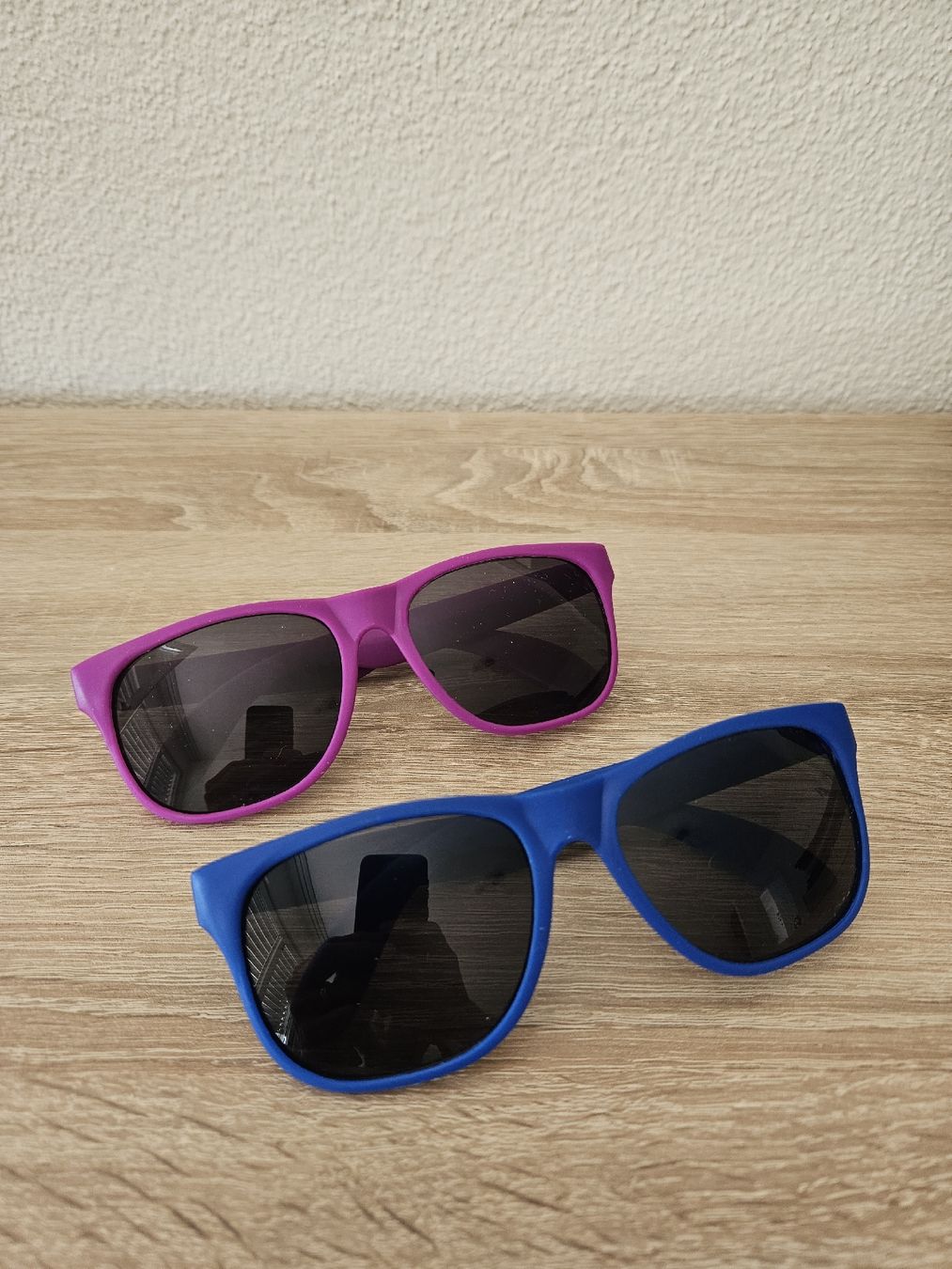 Lunettes & Verres: Sonnenbrillen Set blau und pink – D'occasion à Wauwil par seriously3