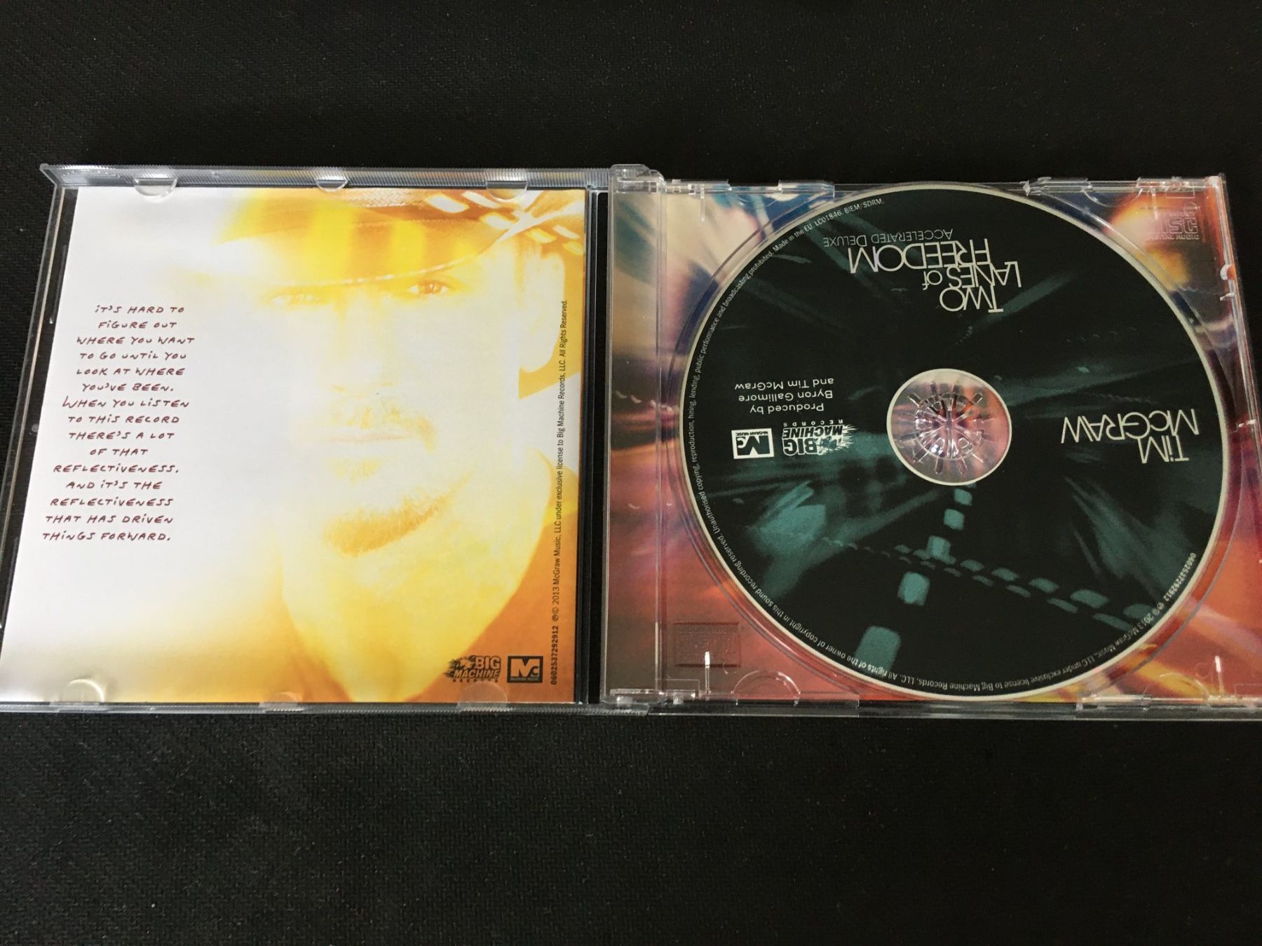 CDs: Tim McGraw - Two Lanes of Freedom -CD- – Gebraucht aus St.Gallen von MedienJoe 1