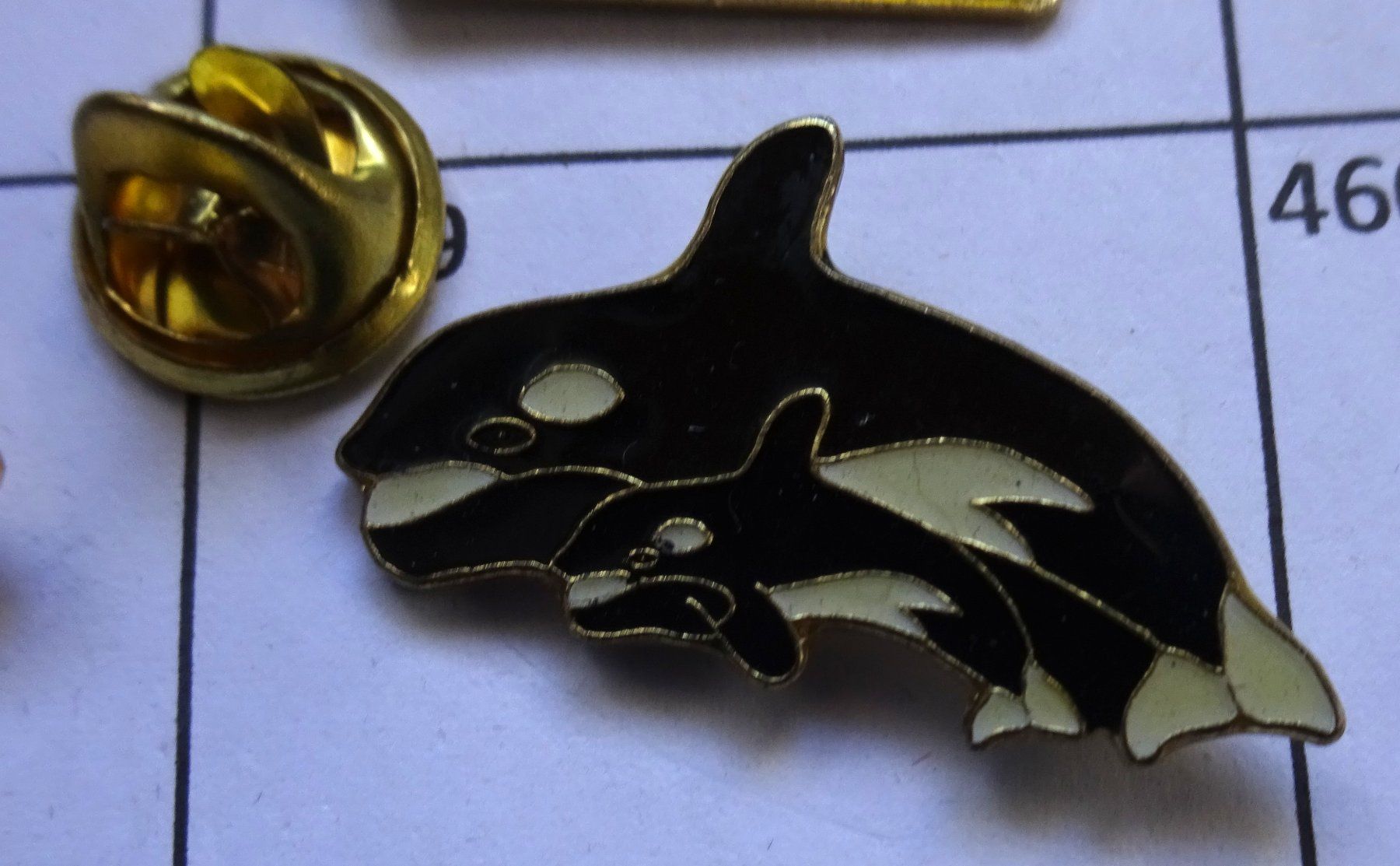 Placchette & Badge: Pin 2 Wale Fische – Usato da Utzenstorf venduto da BUtter81