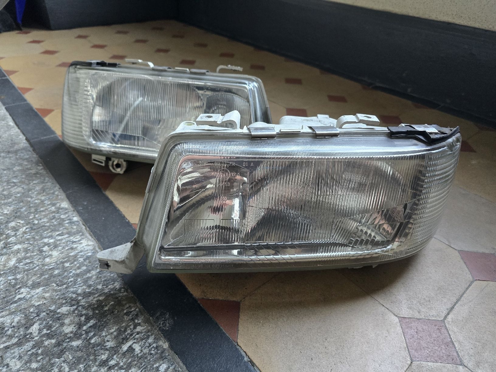 Audi Fari: Audi 80 Avant Scheinwerfer – Usato da Zürich venduto da Nitro81