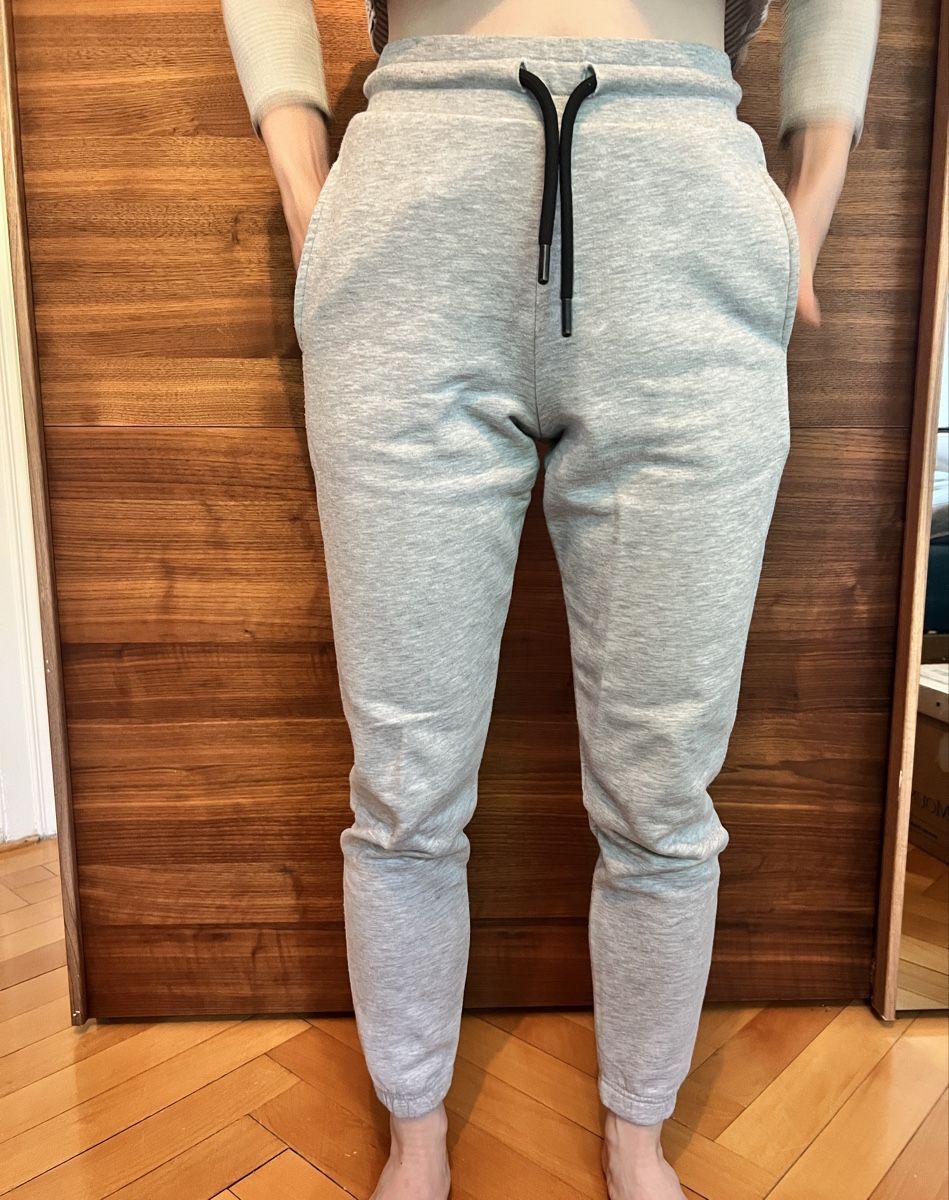 Asos Pantaloni: Dickere Jogginghose in hellgrau – Usato da Zürich venduto da len_2rmp