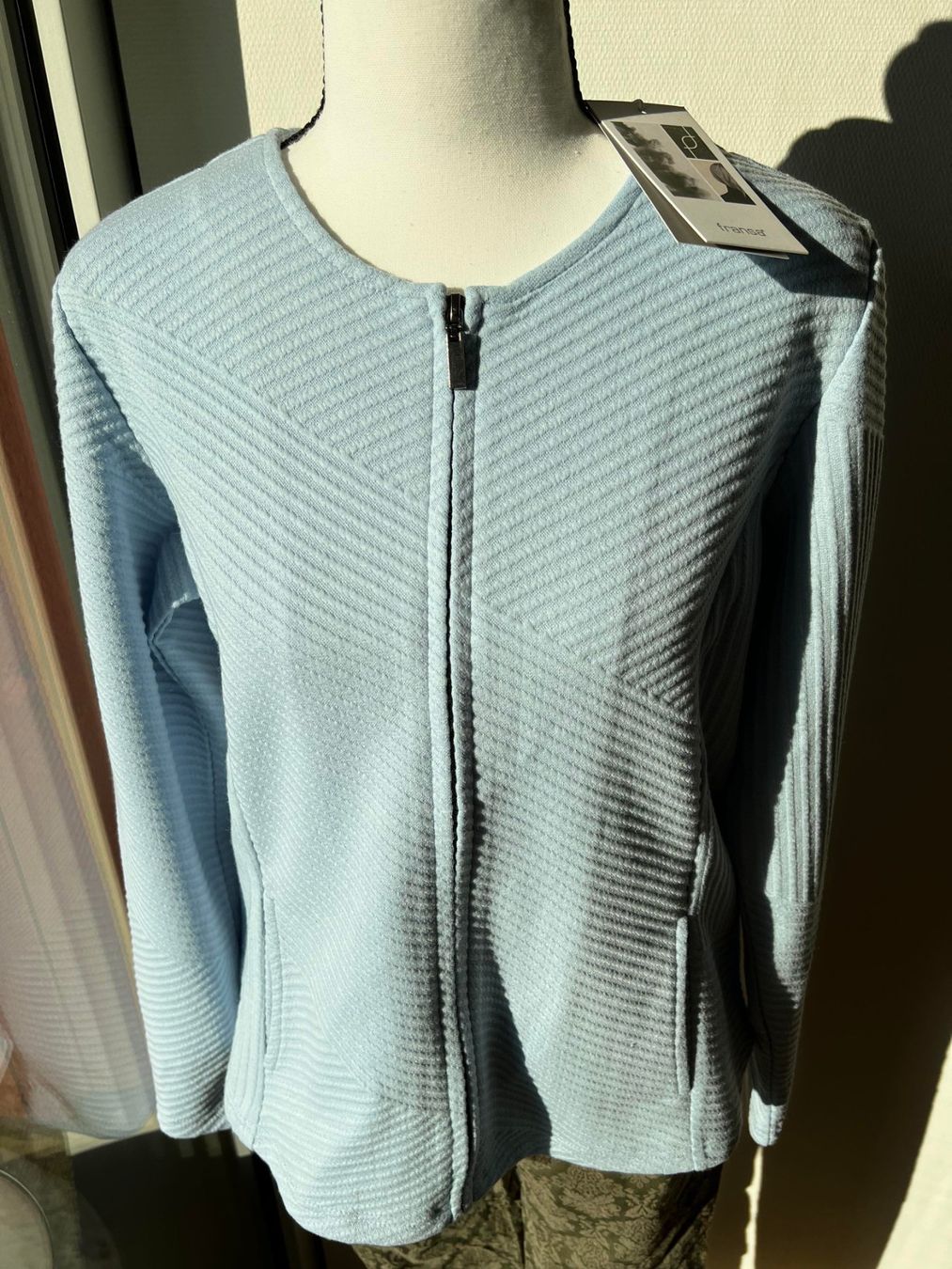 Blusen: Neue Bluse M – Neu und originalverpackt aus Riehen von edu_92w7