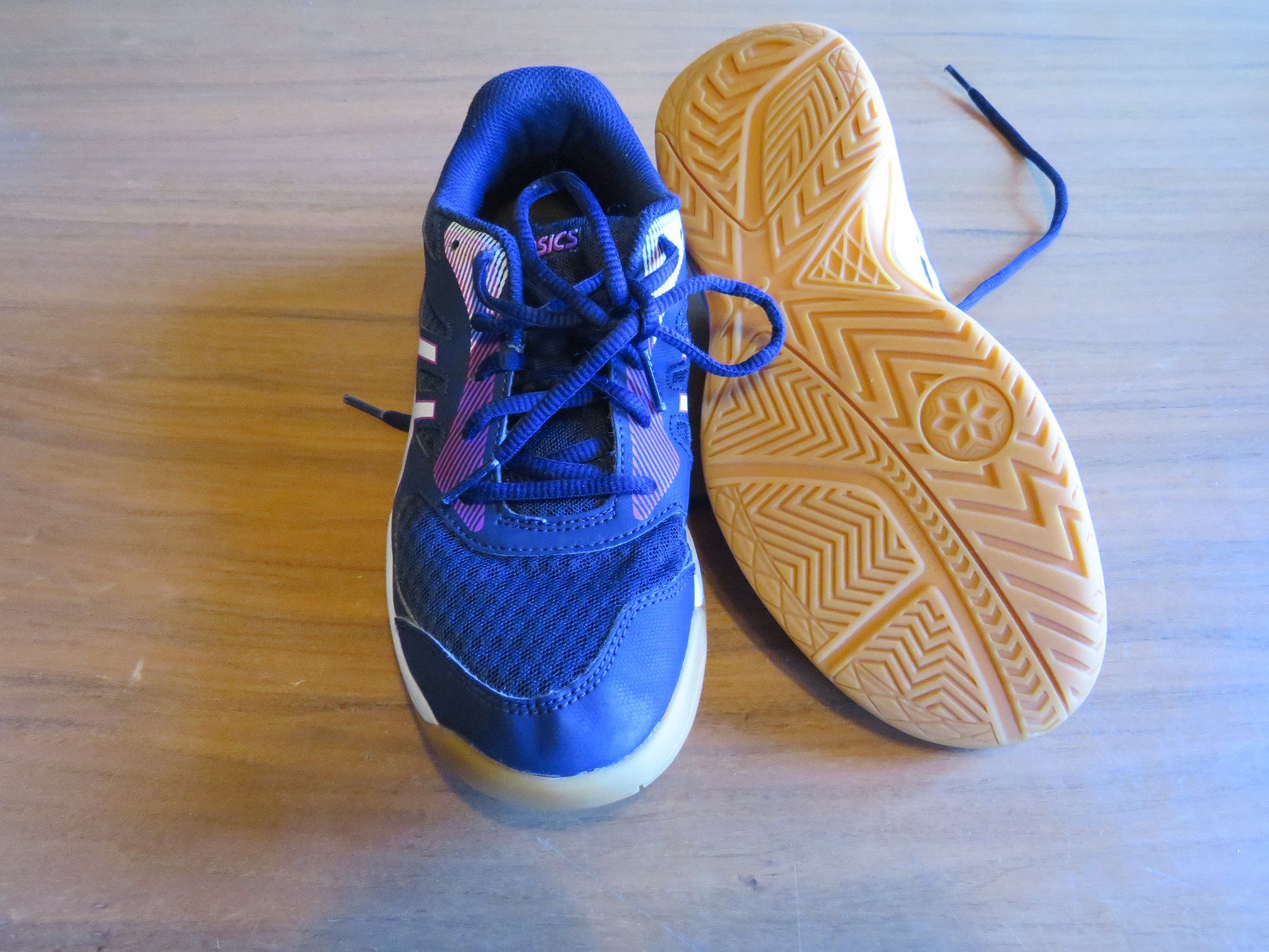Asics Scarpe per ragazze: Hallenturnschuhe Asics Gr. 39 – Usato da Luthern venduto da floluli 1