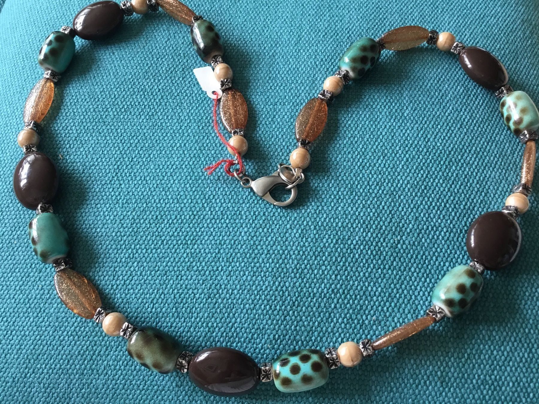 Ketten: Collier long en résine turquoise et brun – Neu und originalverpackt aus Le Landeron von nic_8hd5 4