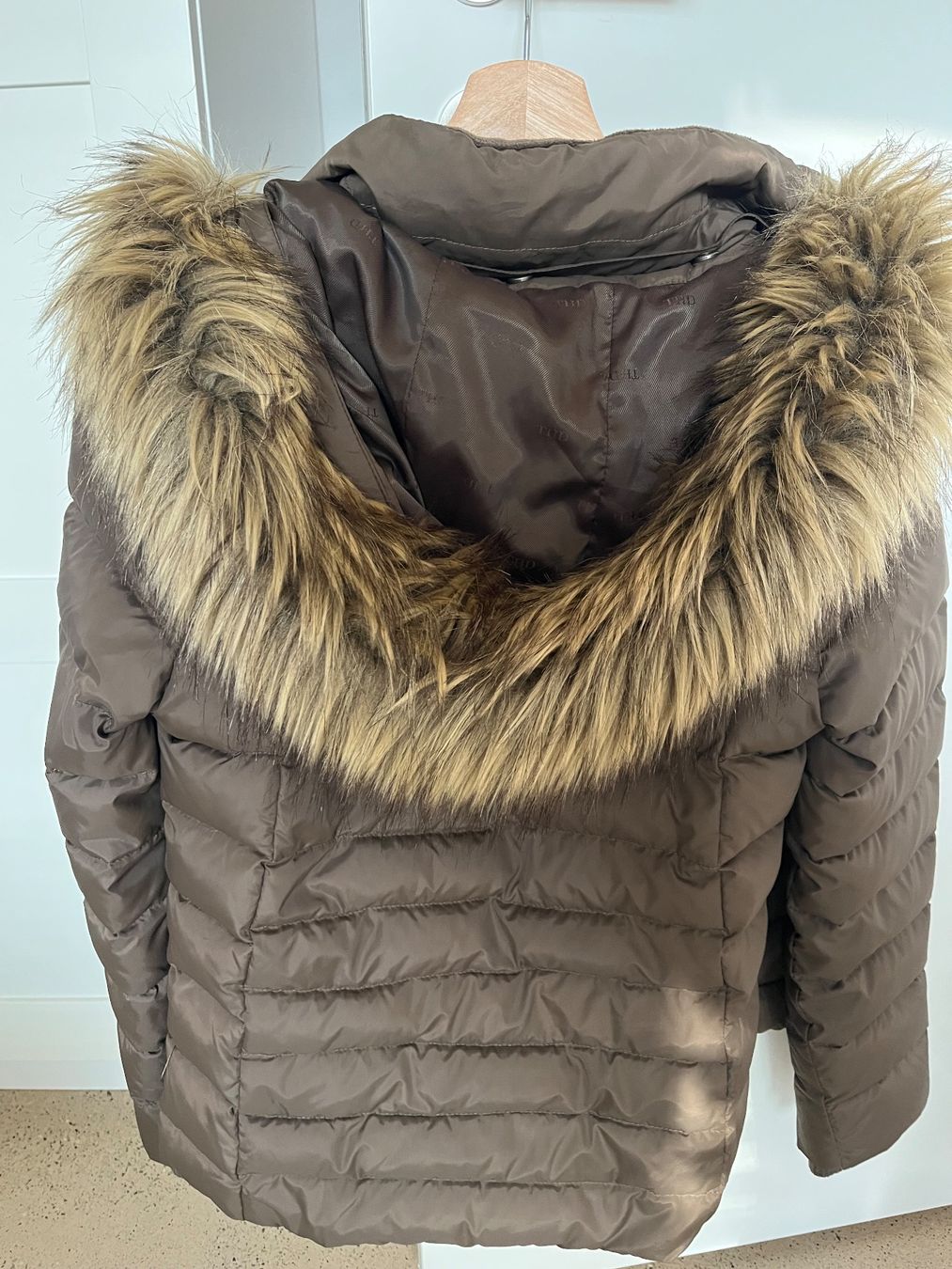 Tommy Hilfiger Jacken: Damenjacke Tommy Hilfiger – Neu (gemäss Beschreibung) aus Brüttisellen von ako_7mlf 1