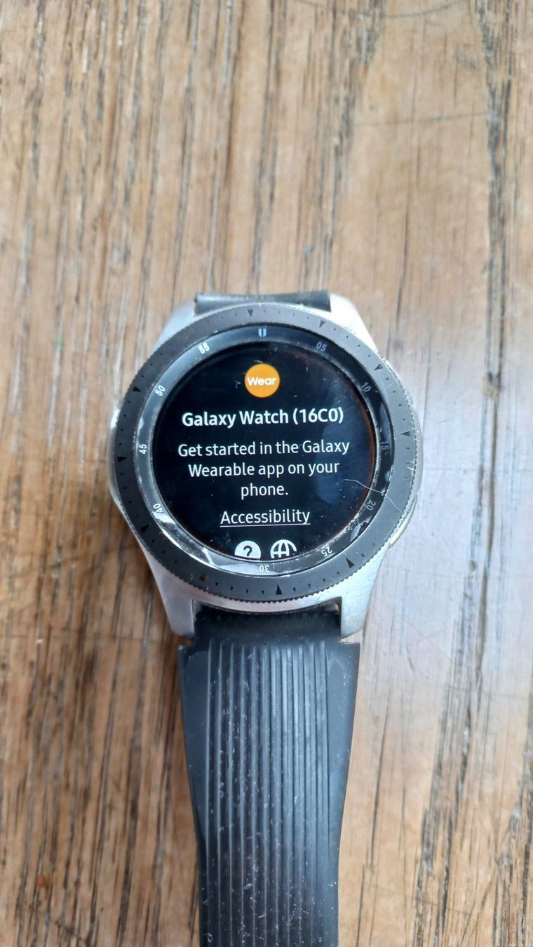 Samsung Smartwatch: Samsung Galaxy Watch mit Ladeschale – Usato da Oberkirch LU venduto da Renntiger0 1