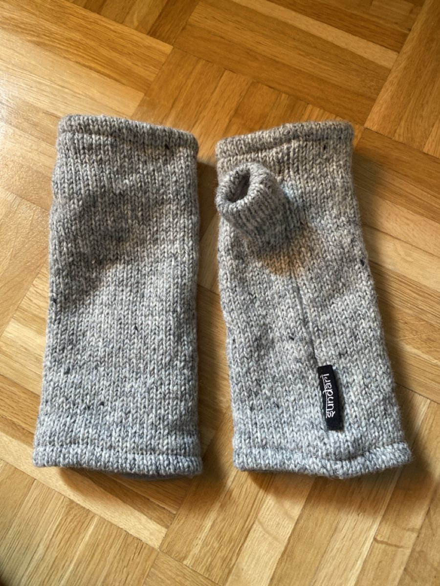 Guanti & manicotti: Stülpen / fingerlose Handschuhe – Usato da St. Gallen venduto da LivB204