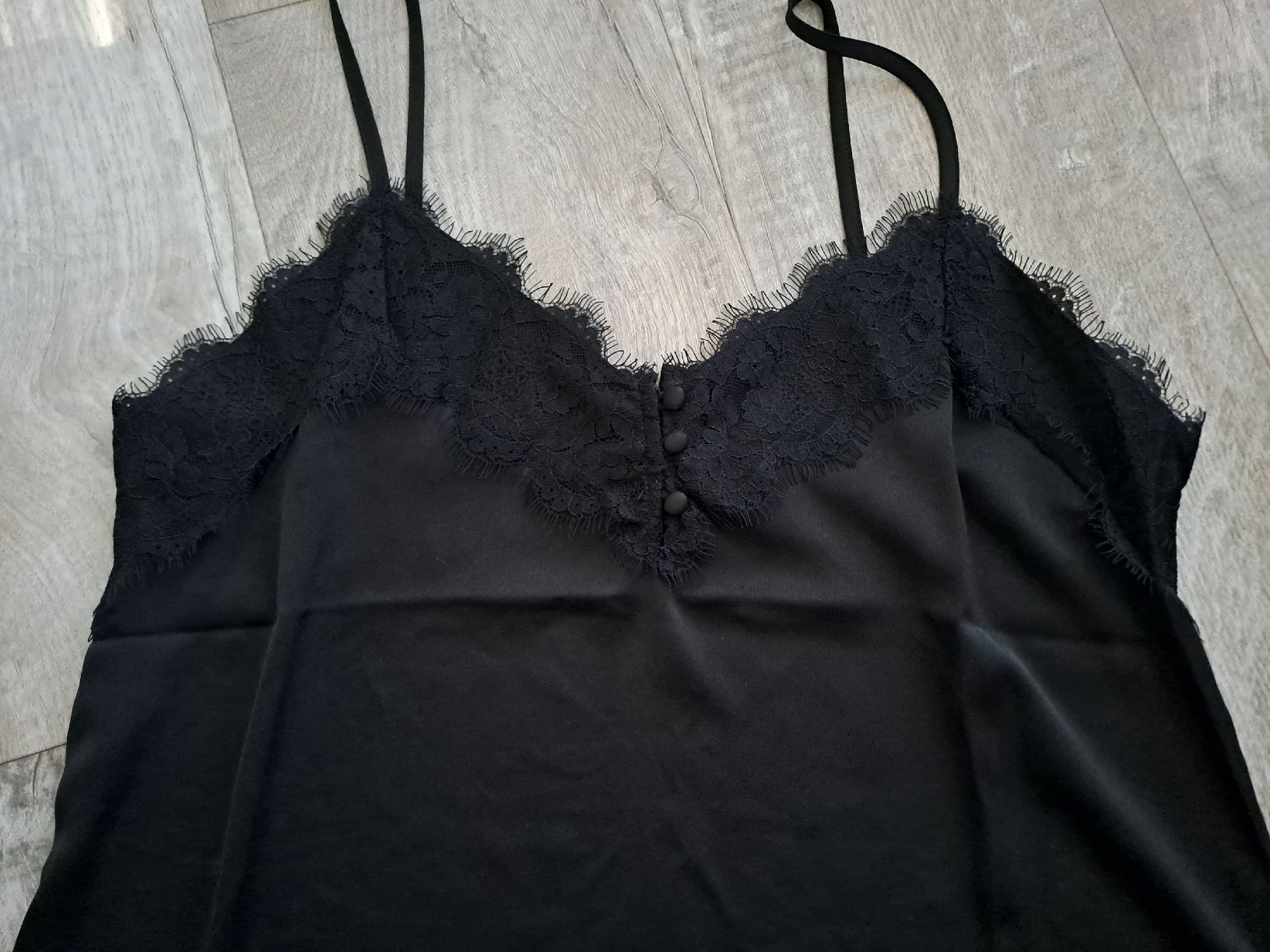Top: Schwarzes Top Spitze Gr. M  – Usato da Rickenbach LU venduto da bishiida 1