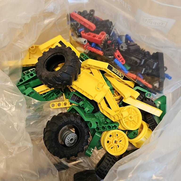 Kit di costruzioni: Lego Technic John Deere 4WD – Usato da Diemerswil venduto da Motschi79 1