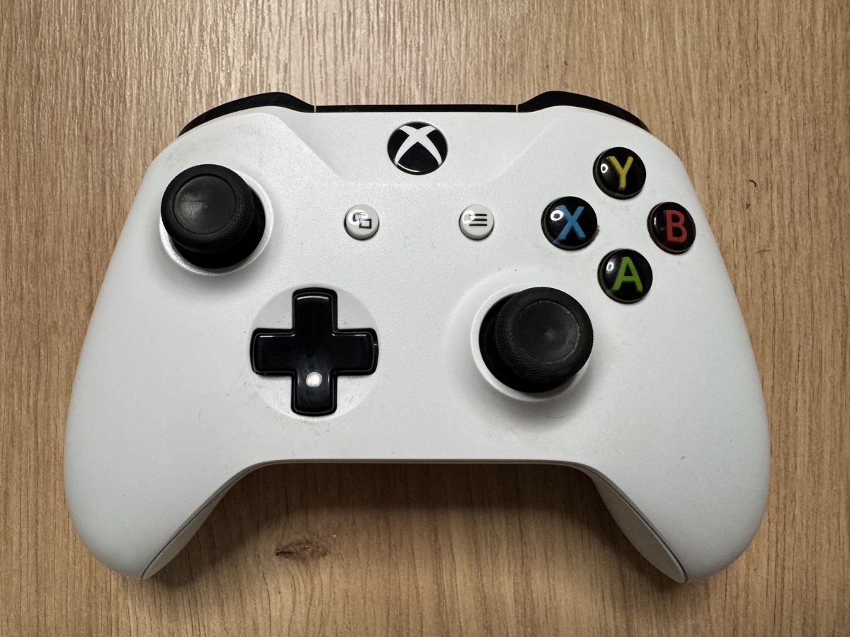 Microsoft Konsolen: Microsoft Xbox One S Konsole mit Controller weiss gebraucht – Gebraucht aus Biberist von etesummer 1