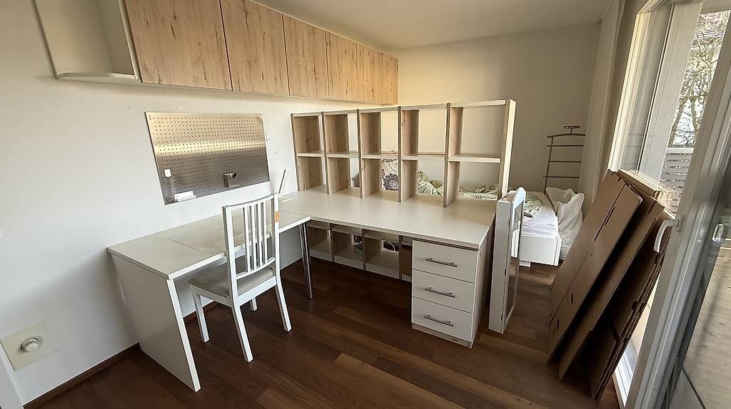 Scrivanie: Ensemble Bureau d'Angle & Étagères Premium – Usato da St-Sulpice VD venduto da mur_6r2n