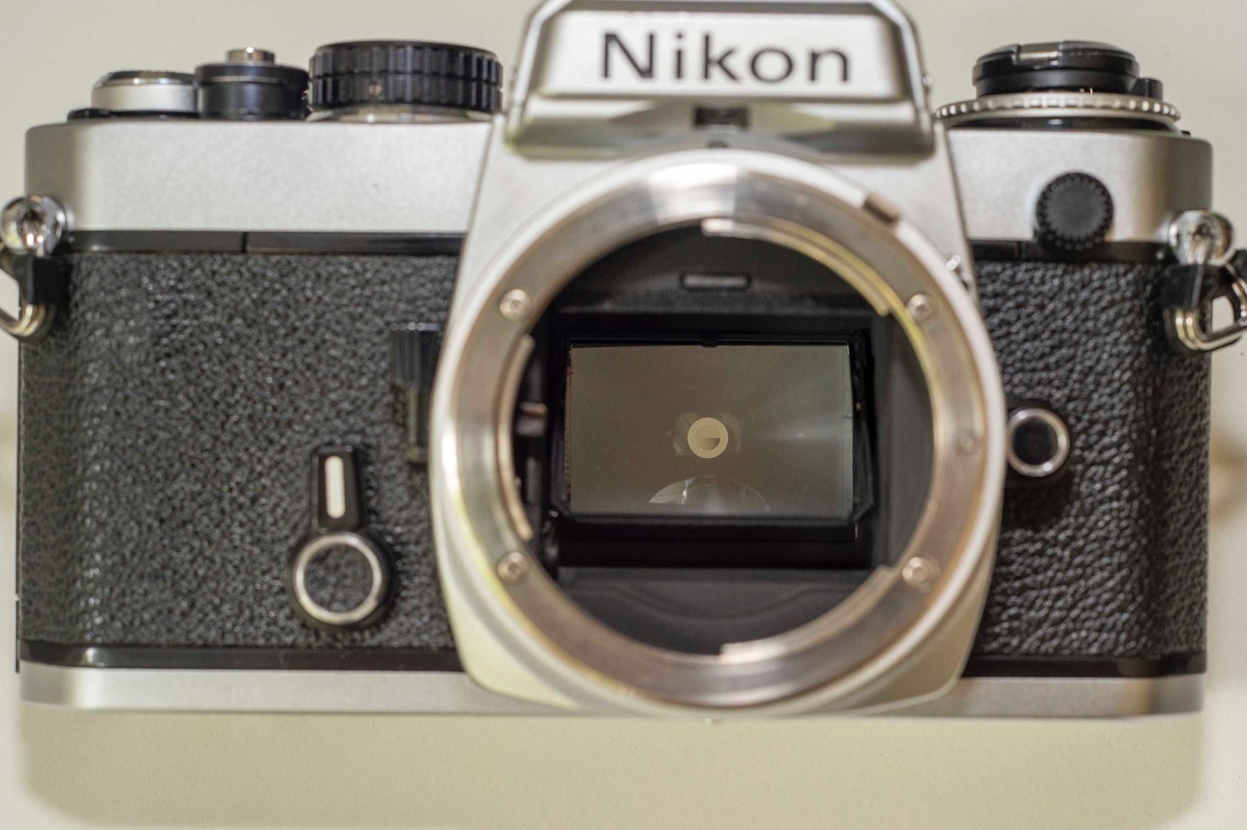 Nikon Fotocamera: Nikon FE - revidiert – Usato da Schwerzenbach venduto da floridan 2