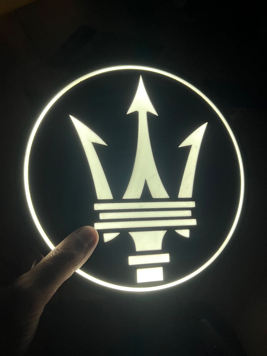 Tutte le decorazioni: Décoration lumineuse Maserati – Nuovo (secondo la descrizione) da Noville venduto da Berlusconi55