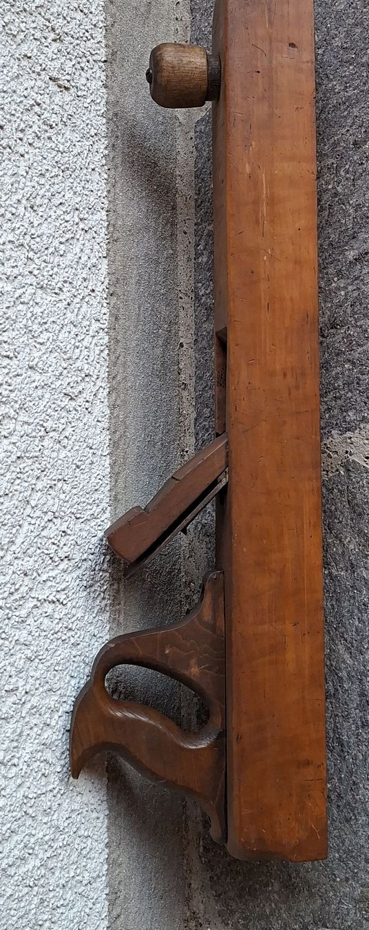 Tutti gli attrezzi: Hobel aus Holz, altes Werkzeug. – Usato da Pfäffikon ZH venduto da enderby01