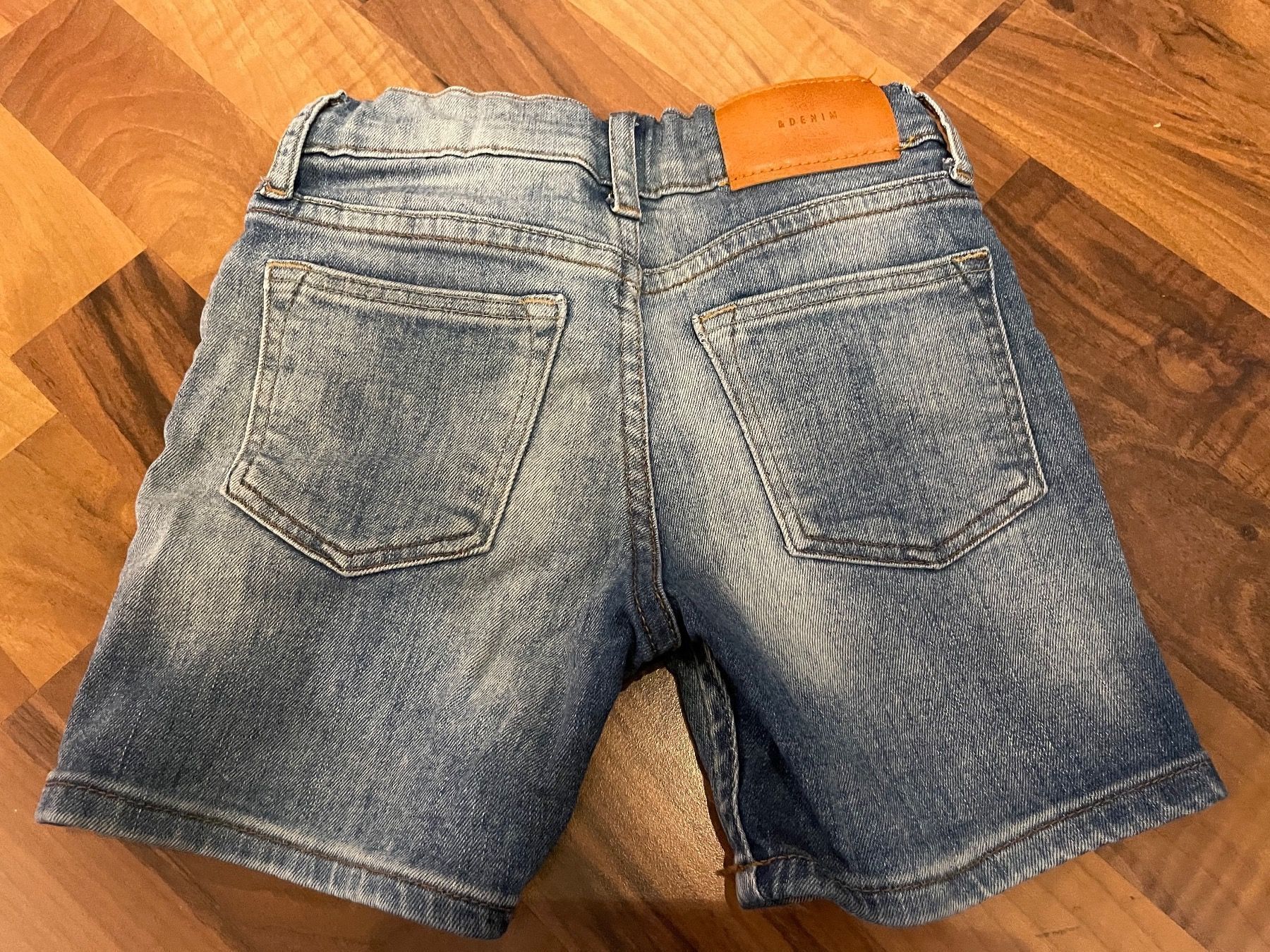 Pantaloni: Jeans Shorts Grösse 98 – Usato da Goldswil venduto da Fisel 1