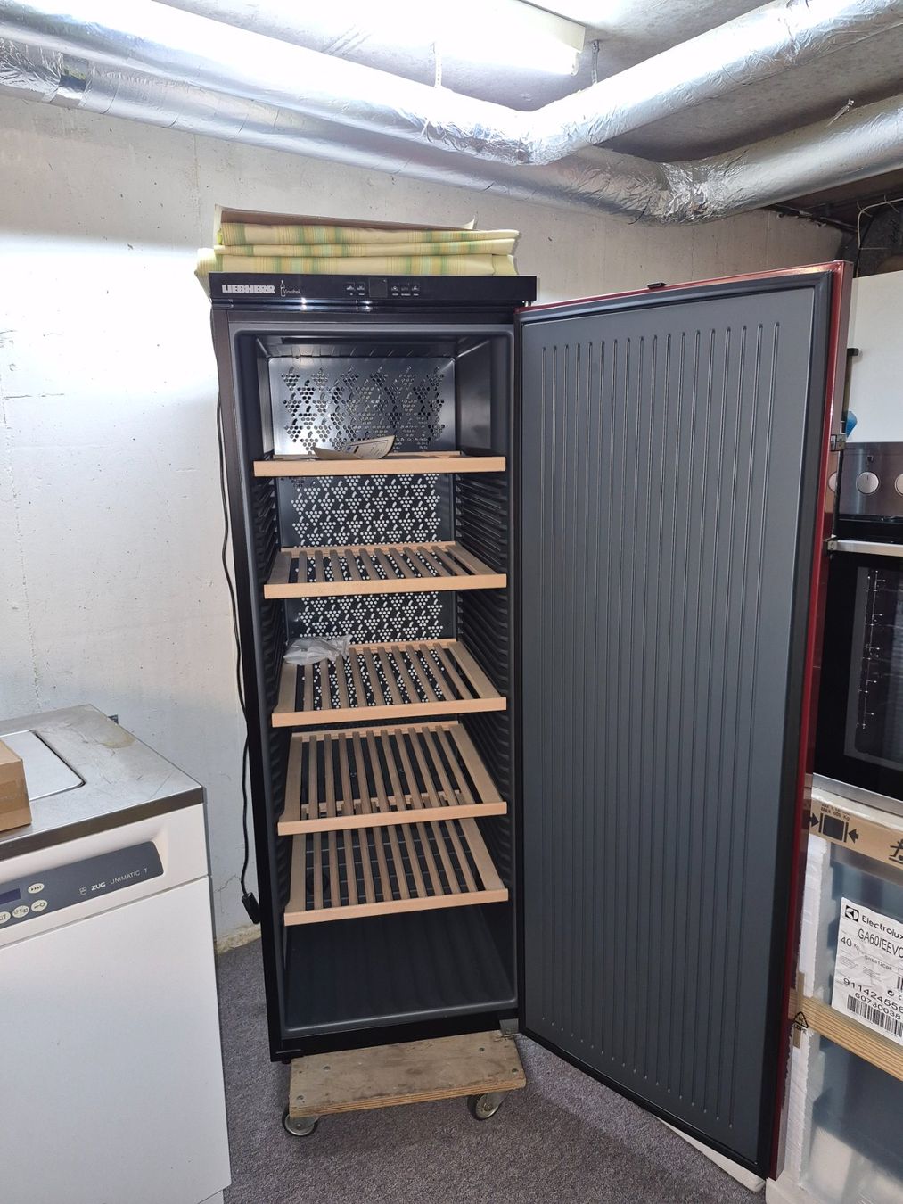 Liebherr Kühlschrank: Weinschrank – Neu (gemäss Beschreibung) aus Volketswil von lms63