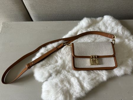 Tommy Hilfiger: Hochwertige Umhängetasche mit Echtleder