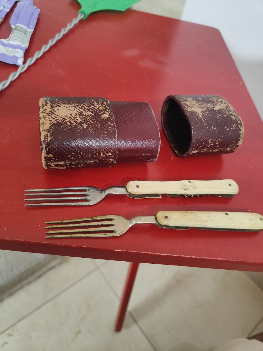 Set di posate: Couverts fourchettes anciennes – Usato da Courtelary venduto da Mini610 4