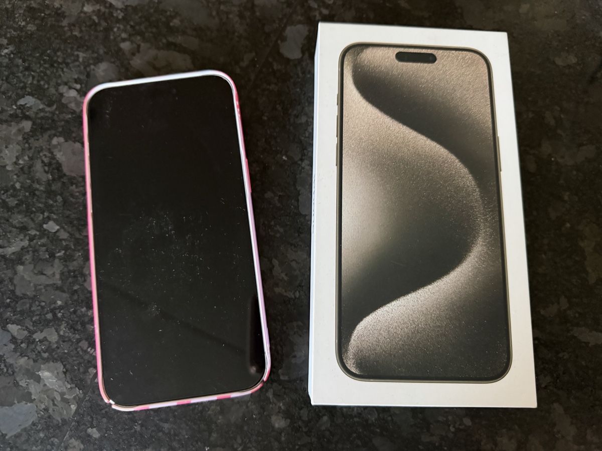 Apple Telefoni cellulari / Smartphones: iPhone 15 Pro Max Titan 512GB – Usato da Utzenstorf venduto da ybwarrior