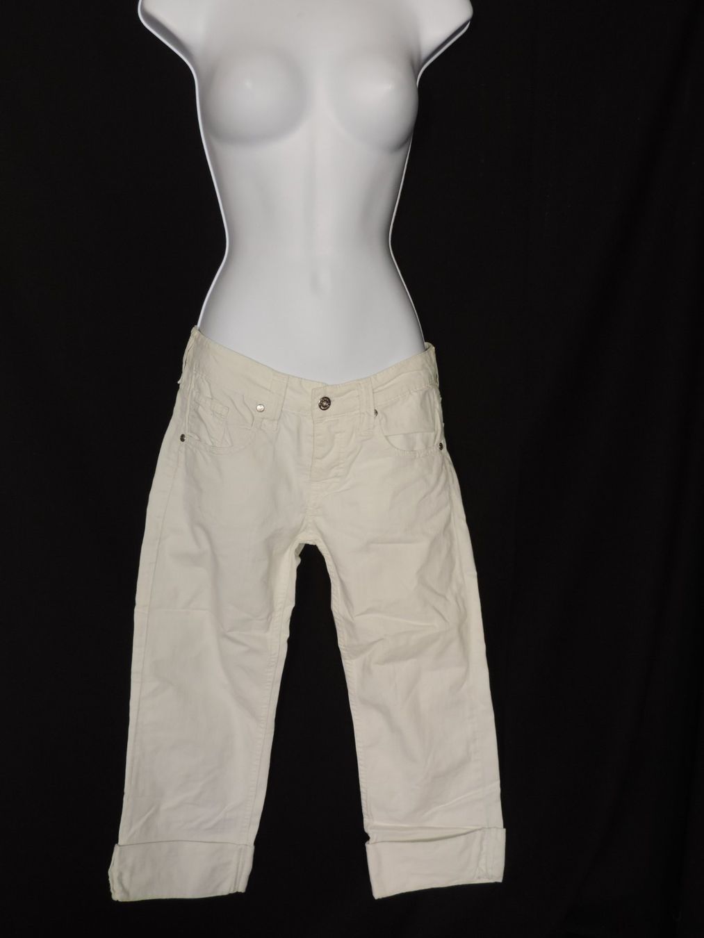 Pantalons: pantacourt effet jeans blanc – D'occasion à Genève par Axelle333 2