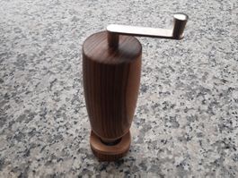 Muskatnusmühle, handgetrechselt Unikat
