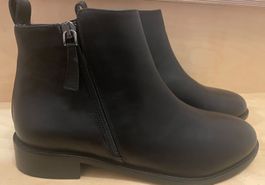Schwarze Lederstiefeletten, Vera Comma, Gr. 39