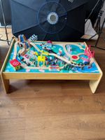 Grosser Holz-Spieltisch mit Eisenbahn