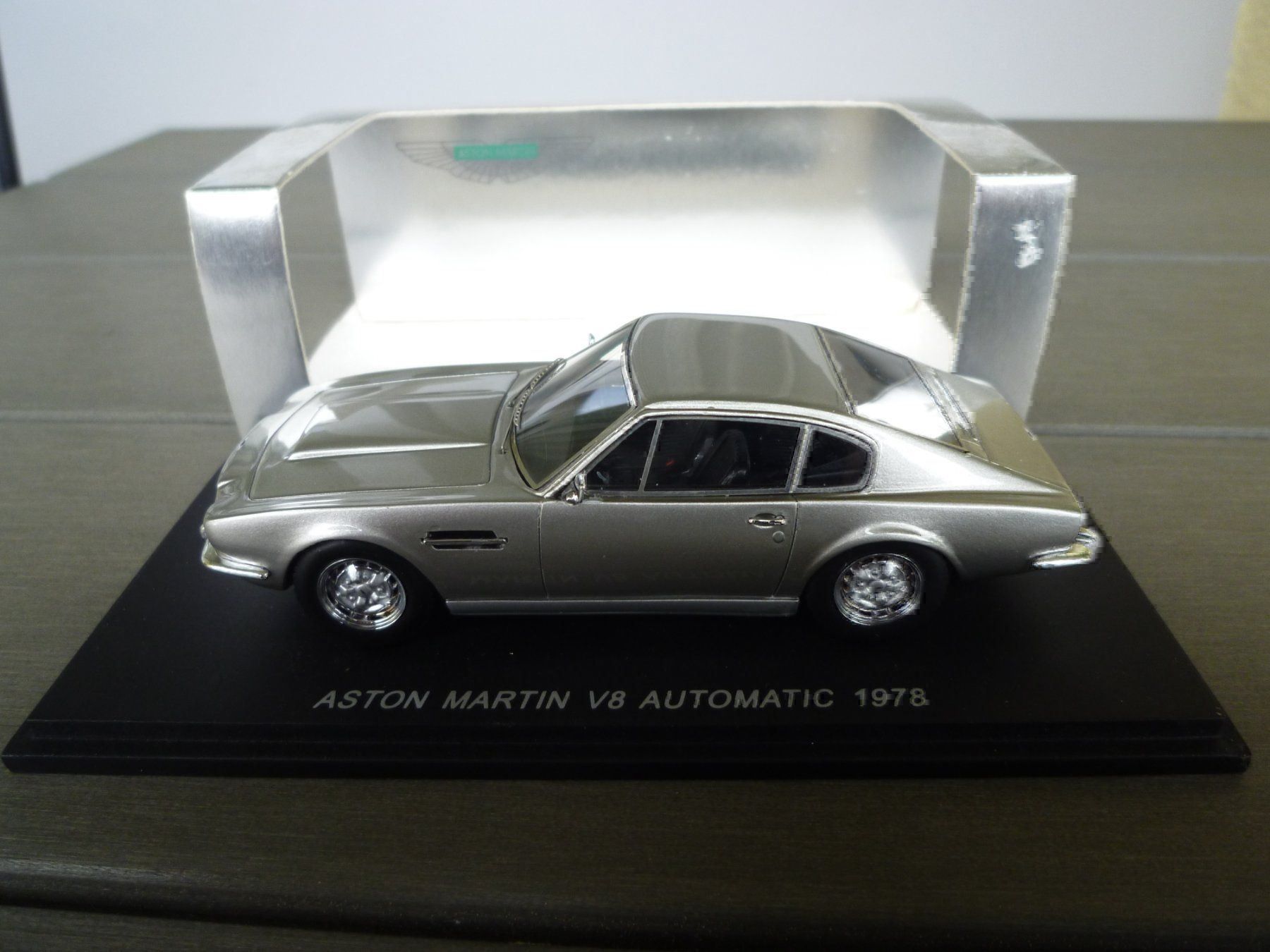 Aston Martin Modellini d'auto: Aston Martin V8 Automatic (1978) – Nuovo e nell'imballaggio originale da Flawil venduto da Imperiosud 1