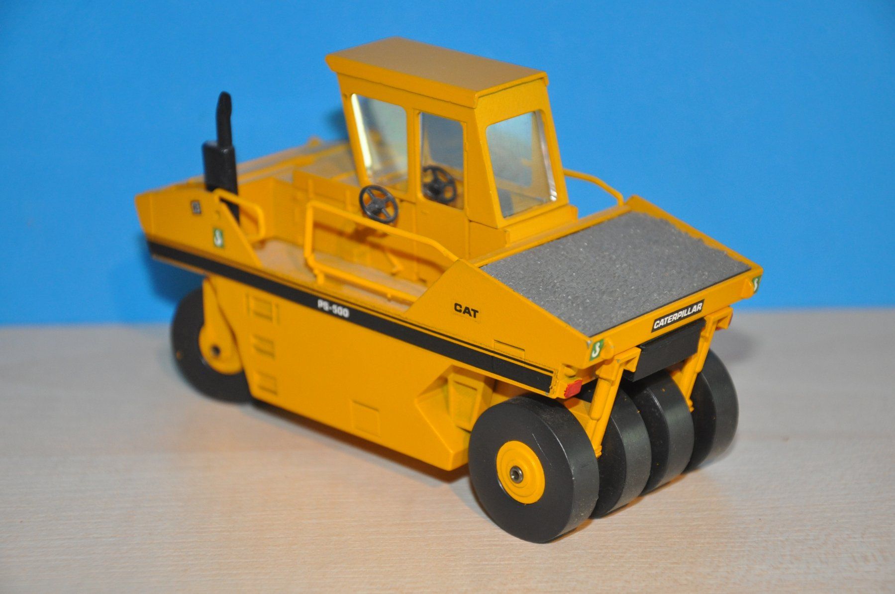 Conrad Modellbausätze & Standmodelle: CAT PS 500 Pneuwalze – Gebraucht aus Mitlödi von worker04 1