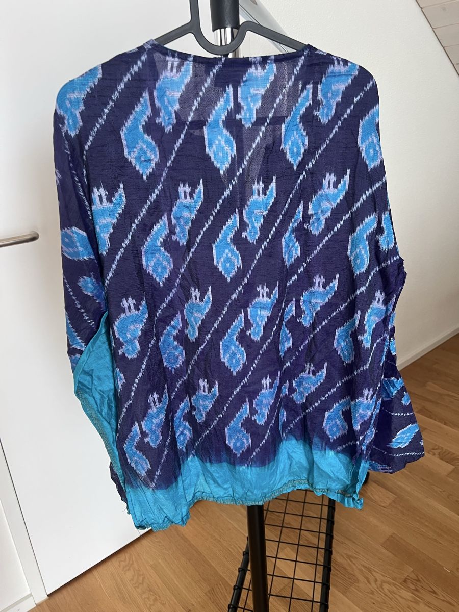 Camicette: Cachet Seidenbluse, Grösse M, blau gemustert – Usato da Langenthal venduto da ivet7 3