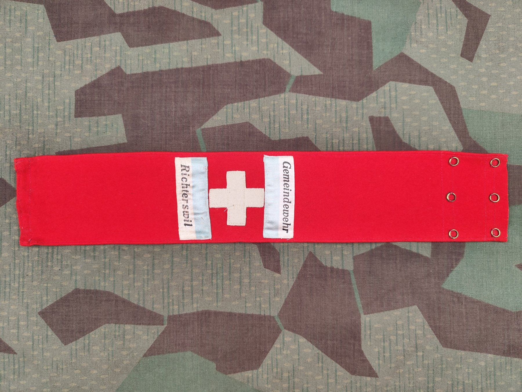 Schweizer Armee Uniformi: Armbinde Gemeindewehr Richterswil – Usato da Bauma venduto da SwissMilitaria
