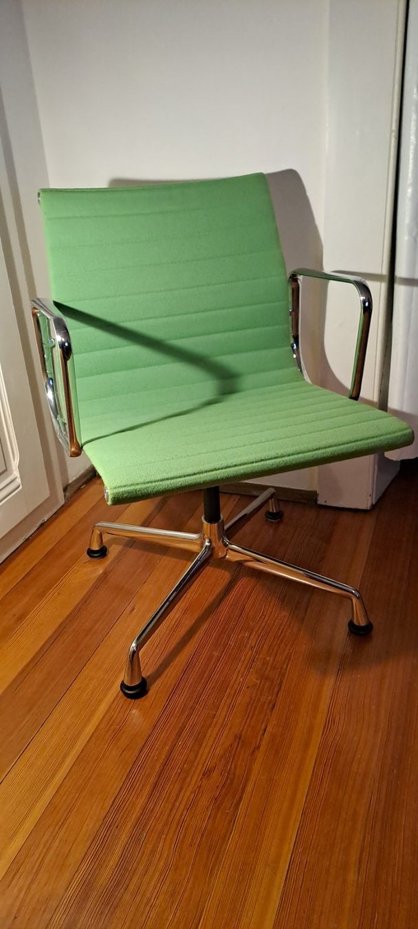 Eames Sedie: 4 chaises Vitra aluminium Charles Eames EA 107 – Usato da Genève venduto da lolo1232