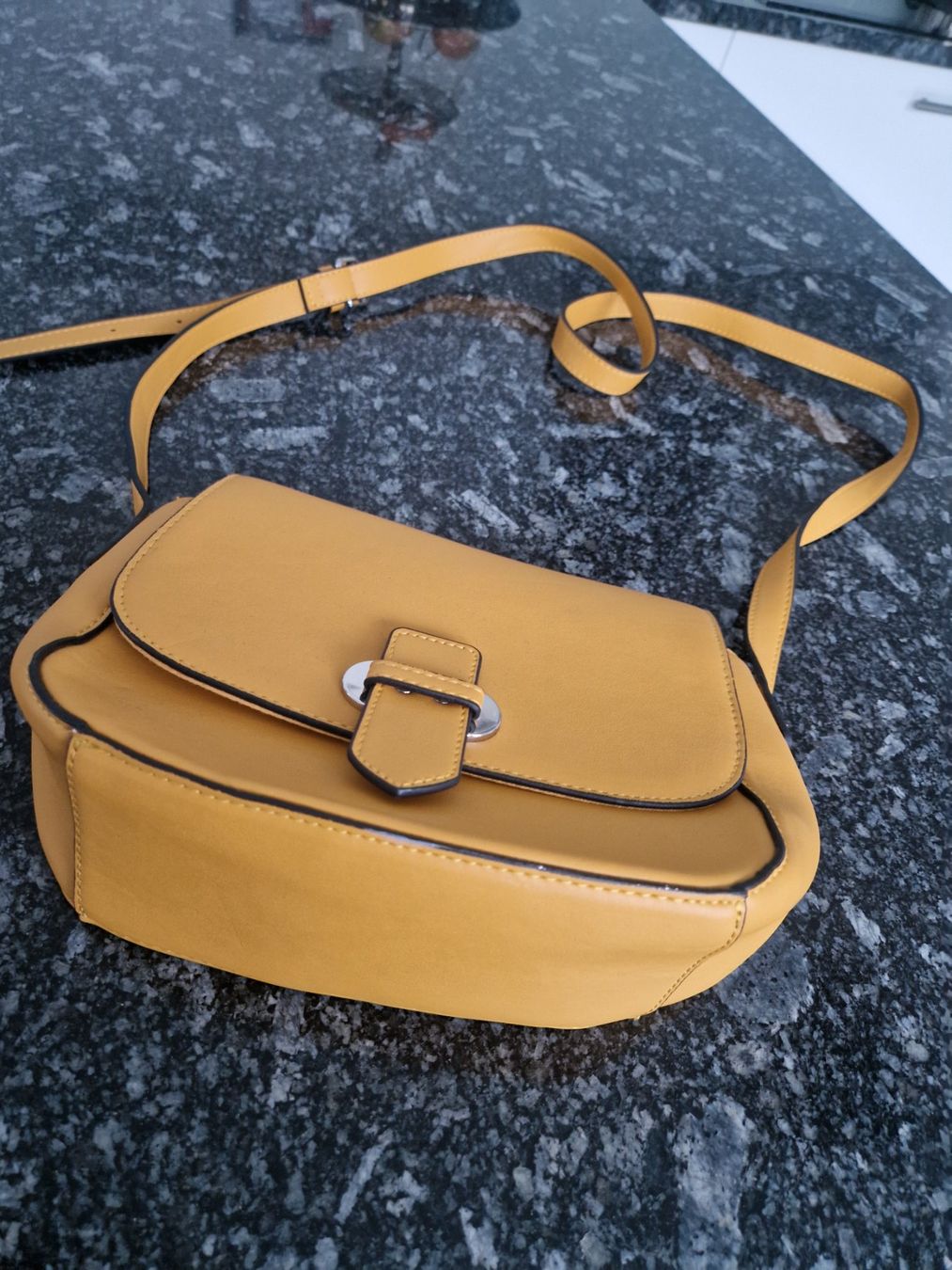 C&A Borse da donna: C&A Damen-Handtasche, Farbe dunkelgelb – Usato da Mezzovico venduto da maemy 1