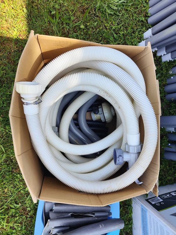 Intex Schwimmbad: Intex Ultra Frame Pool 5.49x2.74m mit Sandfilter und Heizung – Gebraucht aus Schweizersholz von trademaster_24 2