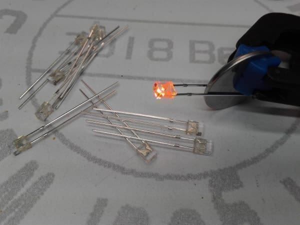 Componenti elettronici: Quader-LED 10 Stk 2x3x4mm klar/orange – Nuovo (secondo la descrizione) da Luzern venduto da Salefactory 1