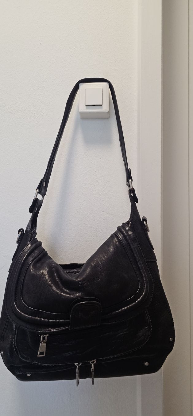 Liebeskind Sacs femmes: Liebeskind Ledertasche schwarz  – D'occasion à Luzern par TausendD
